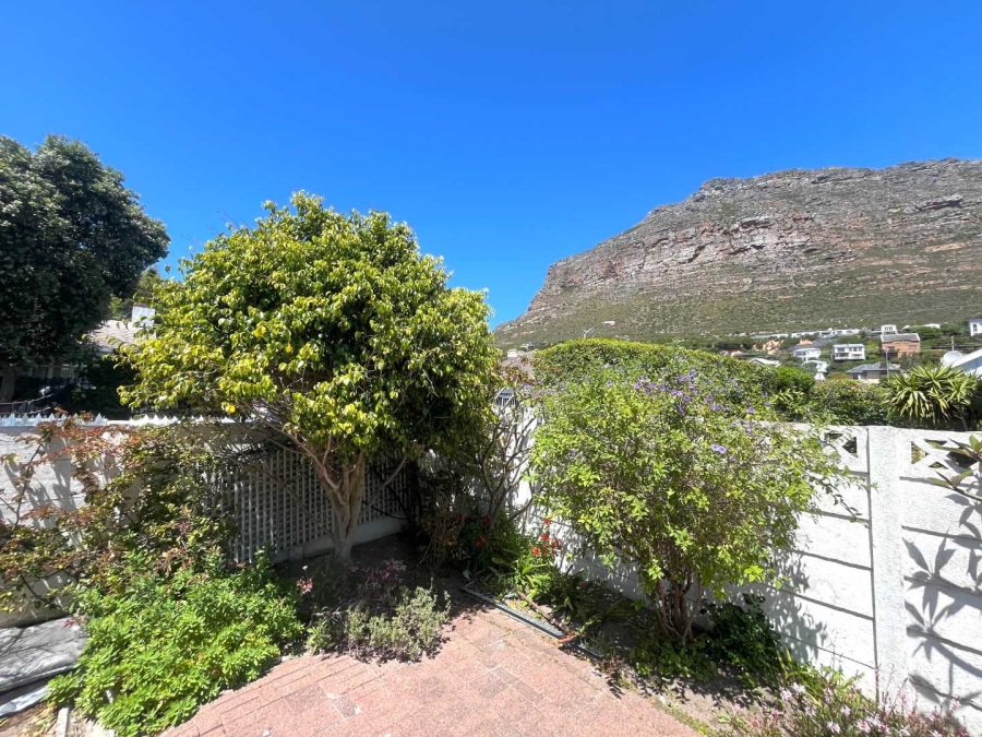 4 Bedroom Property for Sale in Lakeside Western Cape